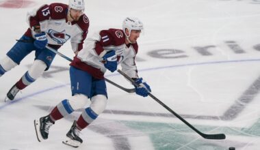 Colorado Avalanche Lock-up Free Agent Centre