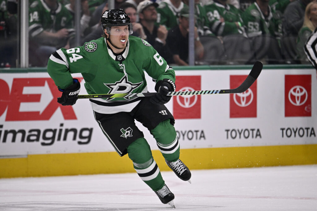 Maple Leafs Linked To Mikael Granlund, Pius Suter