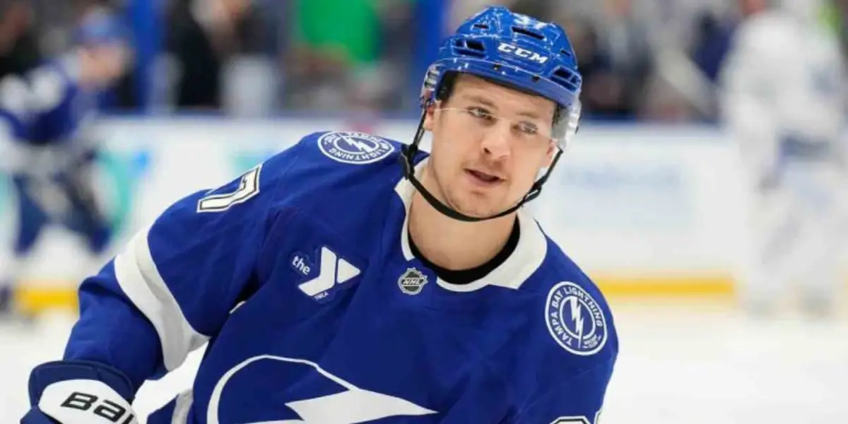 Yanni Gourde skating for the Tampa Bay Lightning