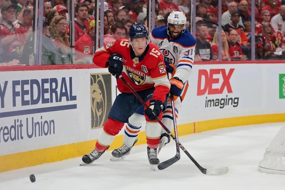 Anton Lundell’s Panthers teammates tried to get model Sommer Ray’s attention on his behalf. Sam Navarro-Imagn Images