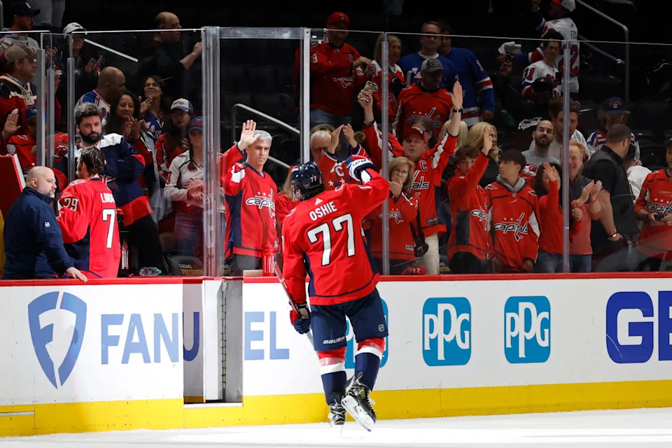Washington Capitals right wing T.J. Oshie (77) waves to the fans while leaving the ice after a Capitals game.Geoff Burke-Imagn Images