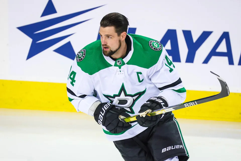 Dallas Stars left wing Jamie Benn (14) skates during the warmup period against the Calgary Flames at Scotiabank Saddledome.Sergei Belski-Imagn Images