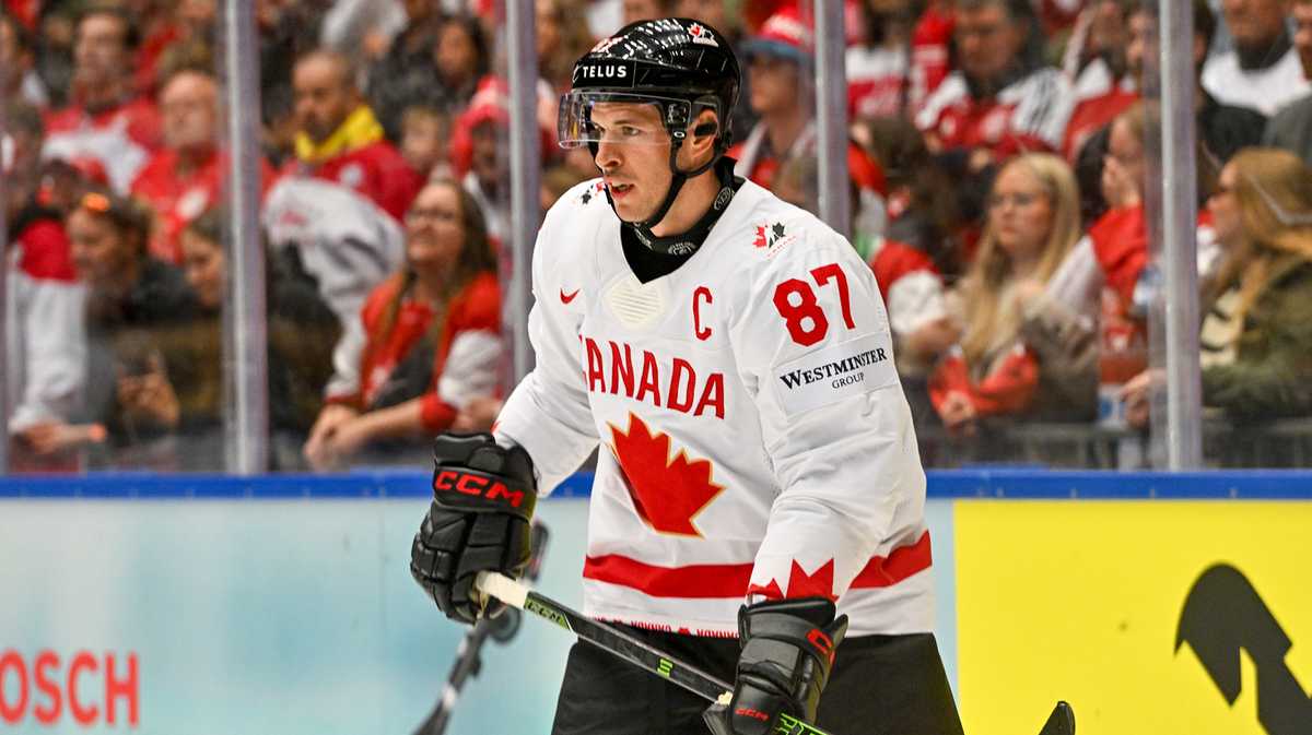 Sidney Crosby joins Team Canada