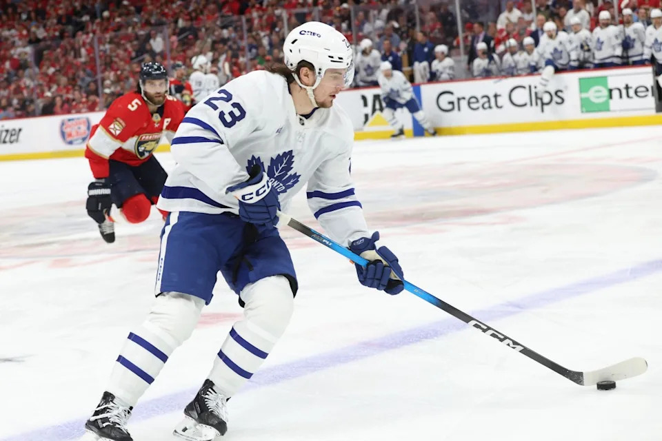 Toronto Maple Leafs left wing Matthew Knies (23) skates with the puck against the Florida Panthers during the first period in game four of the second round of the 2025 Stanley Cup Playoffs at Amerant.Kim Klement Neitzel-Imagn Images
