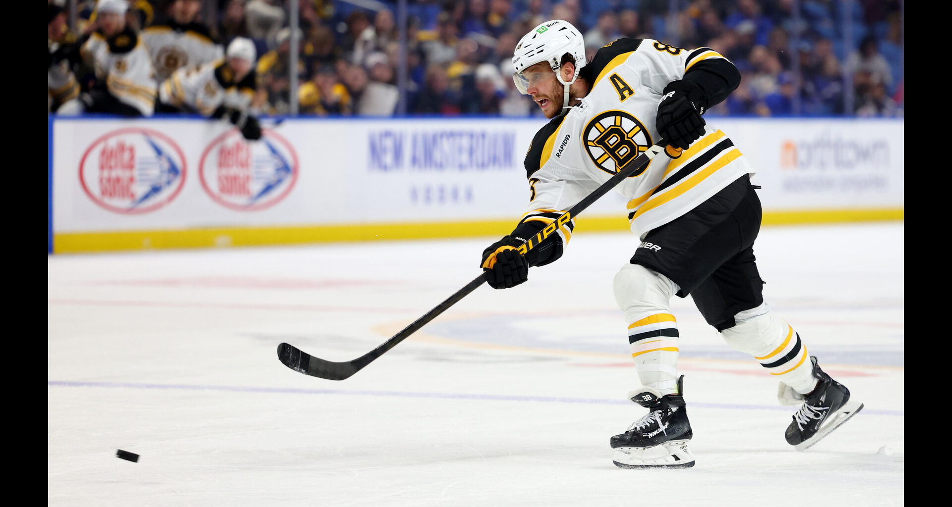 Bruins Superstar David Pastrnak Snubbed In Hart Trophy Voting