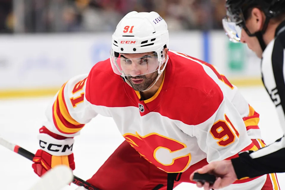 Calgary Flames center Nazem Kadri (91) prior to a face-off .Bob DeChiara-Imagn Images