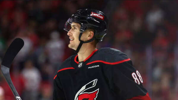 Martin Necas’ uncertain future sparks big questions for Hurricanes and Avalanche Martin Necas