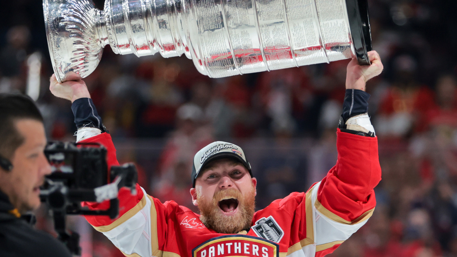 Stanley Cup playoffs MVP re-signs with Panthers on risky contract