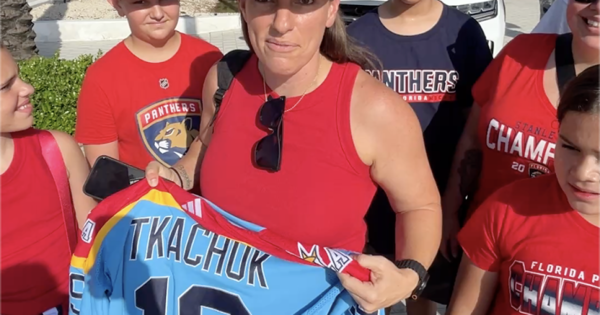 Fans flock to Fort Lauderdale Beach for victory parade