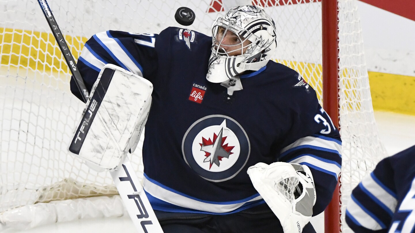 Jets goalie Hellebuyck expects to bounce back in Game 5: ‘I am going to be better’