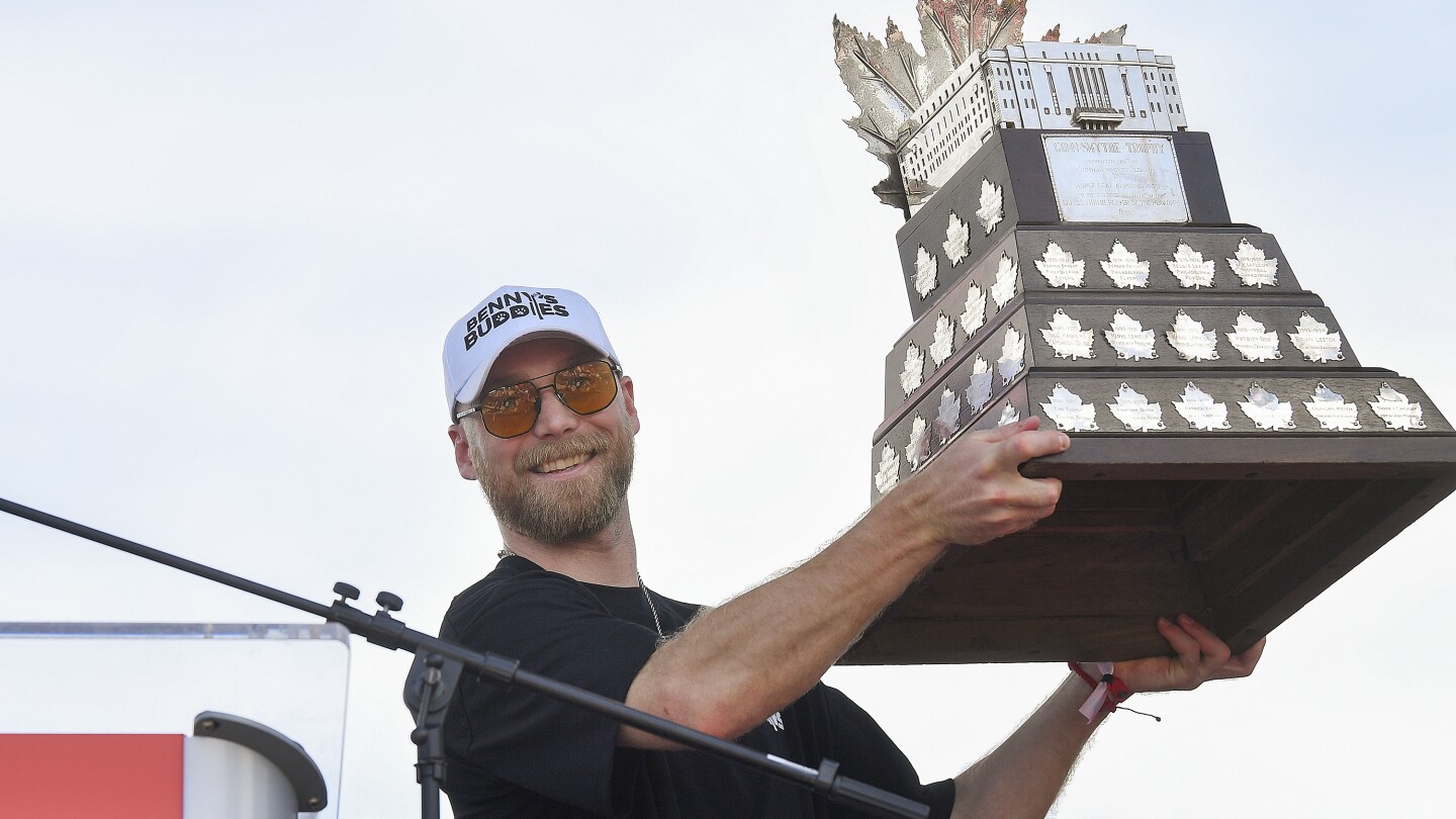 Playoff MVP Sam Bennett agrees on 8-year, $64 million contract to stay with Florida Panthers