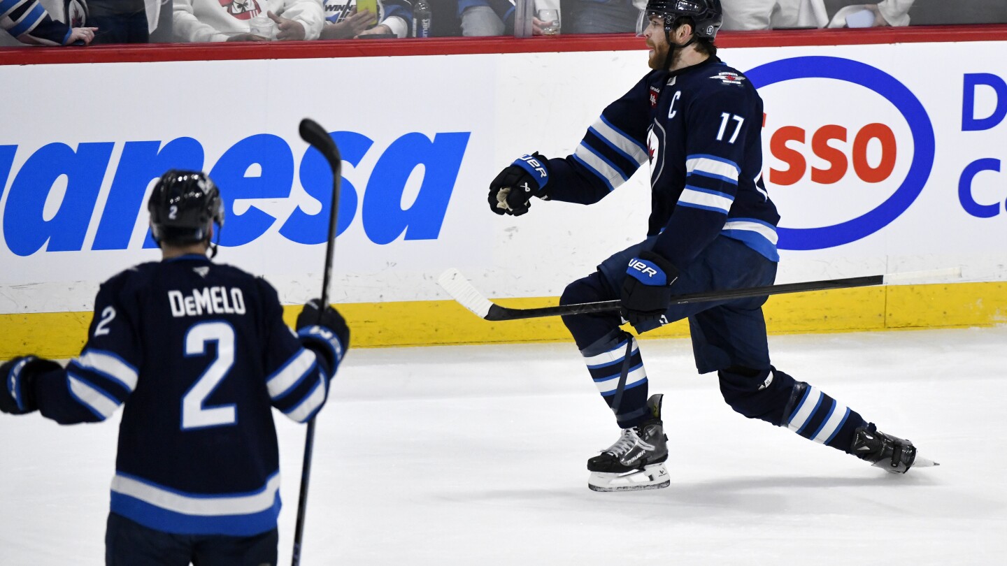 Winnipeg Jets captain Adam Lowry to miss 5-6 months after hip surgery