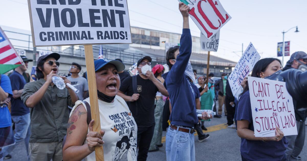 Los Angeles braces for weekend of 'No Kings' protests