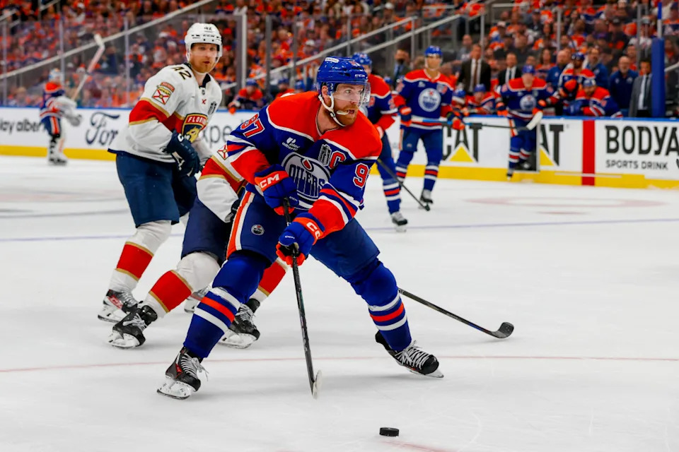 Edmonton Oilers center Connor McDavid (97) controls the puck.Perry Nelson-Imagn Images