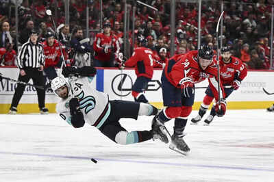 “No one left to play the game” : Fans go wild as 10 players pack the penalty box in Capitals vs Kraken game