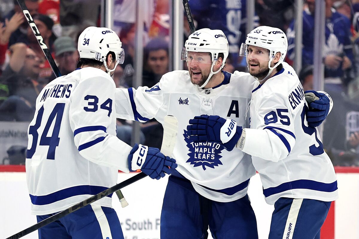 Rogers Raises Revenue Outlook After Buying Toronto Sports Teams (RCI/B CN)