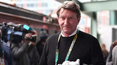 Wayne Gretzky once turned down $1 million from Rangers owner James Dolan to delay retirement by just one week