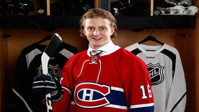 Michael Pezzetta wins over Maple Leafs fans with surprise visit to Youth Hockey camp