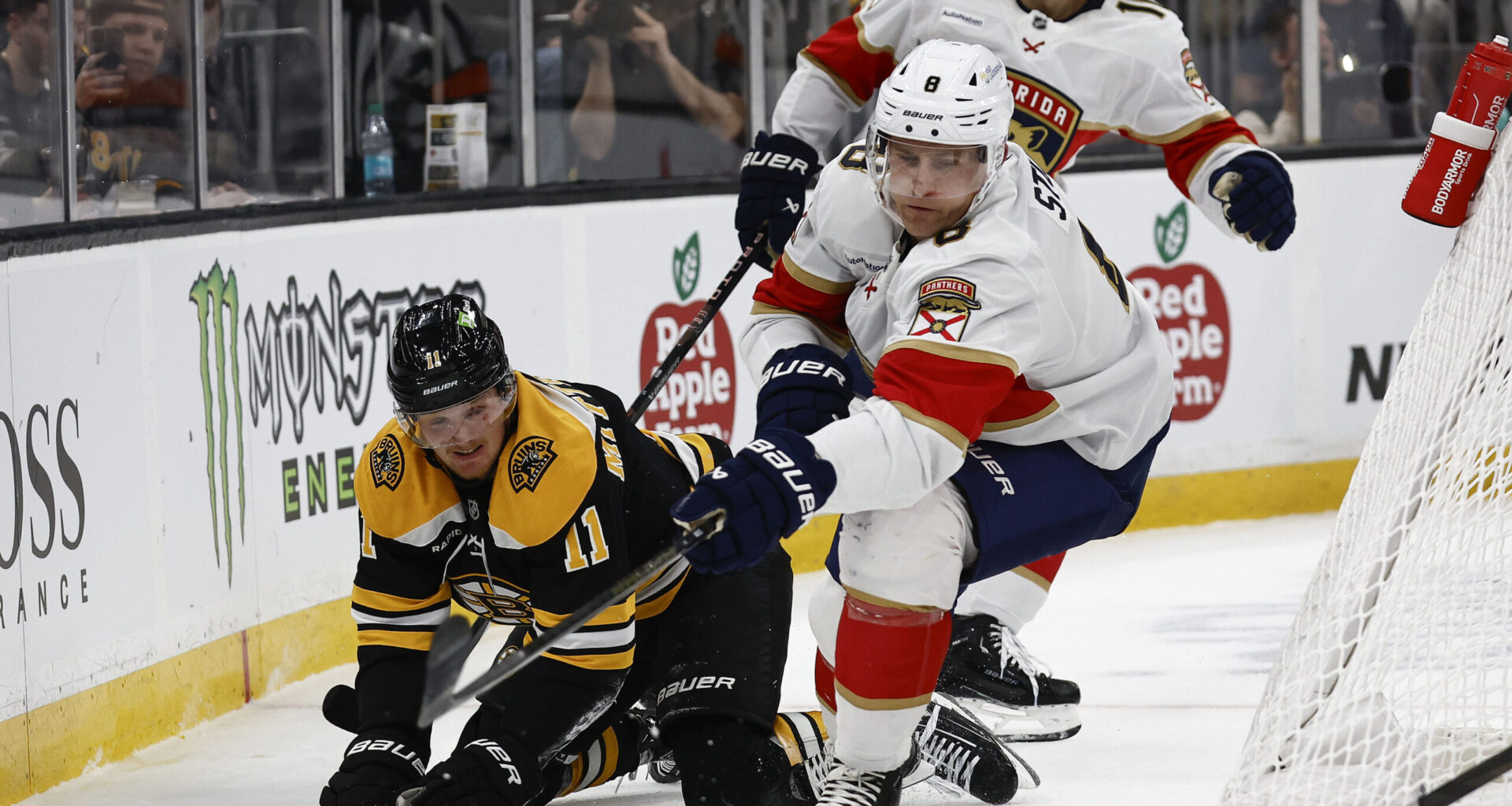 Cup-Winning Center Back to Minnesota Wild