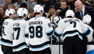 Utah Hockey Club walks to Toronto arena amid traffic issues