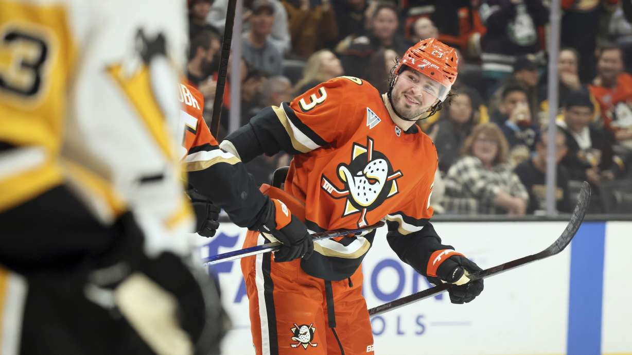 McTavish, Killorn each score twice to lead the Ducks to 5-1 win over Penguins