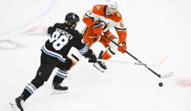 Dylan Guenther breaks a tie on 3rd-period power play in Utah's 3-2 victory over the Ducks