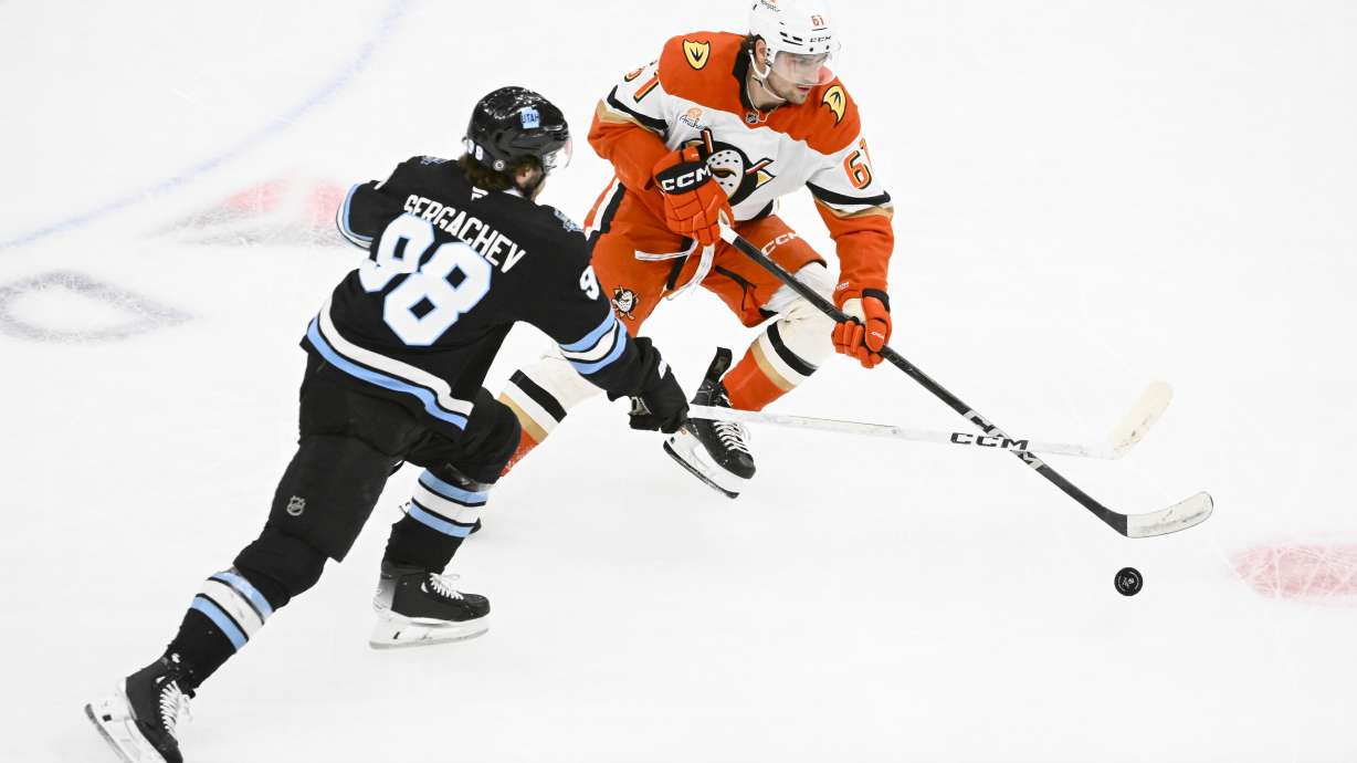 Dylan Guenther breaks a tie on 3rd-period power play in Utah's 3-2 victory over the Ducks