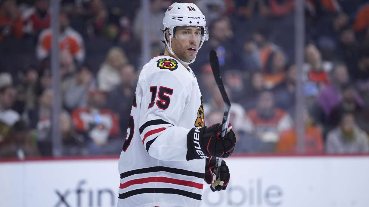 Blackhawks place forward Craig Smith on IR with a nagging back injury