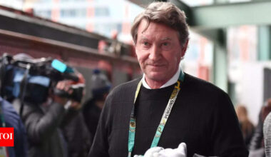 Wayne Gretzky once turned down $1 million from Rangers owner James Dolan to delay retirement by just one week | NHL News