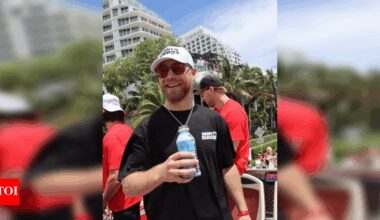 NHL star Sam Bennett and wife Zoe Zeleny celebrate their wedding with a Panthers-themed first dance | NHL News