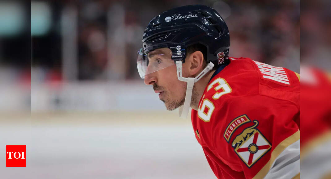 Brad Marchand and Evan Rodrigues exchange playful jabs in interview and fans are losing their minds over it