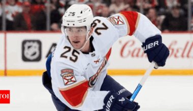 Florida Panthers complete roster by re-signing Mackie Samoskevich | NHL News