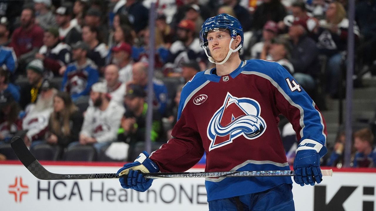 Josh Manson signs 2-year contract with Colorado Avalanche after injury-plagued season