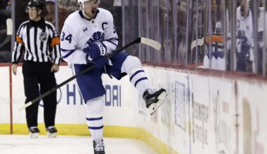 Auston Matthews scores in overtime to lift the Maple Leafs to a 2-1 win over the Devils