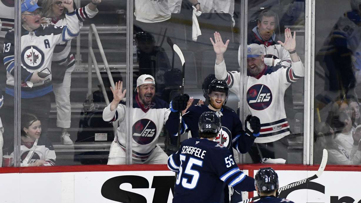 Scheifele, Connor lead Jets to 2-1 win over Blues for 2-0 series lead