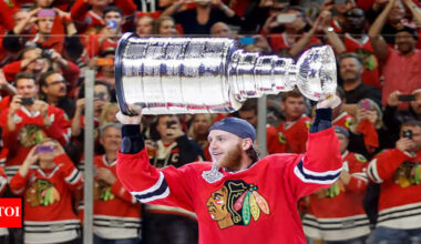 Patrick Kane signs one-year deal with Red Wings, closing in on all-time NHL record | NHL News