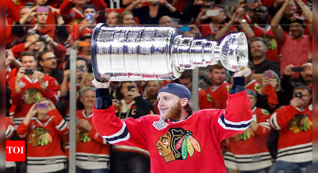 Patrick Kane signs one-year deal with Red Wings, closing in on all-time NHL record | NHL News