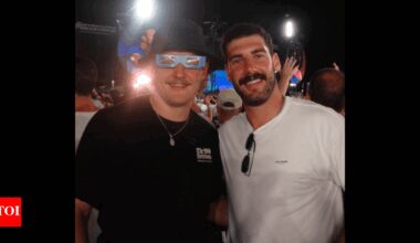 Conor Timmins reunites with Maple Leafs' Bobby McMann and Joseph Woll at Coldplay concert in Toronto | NHL News