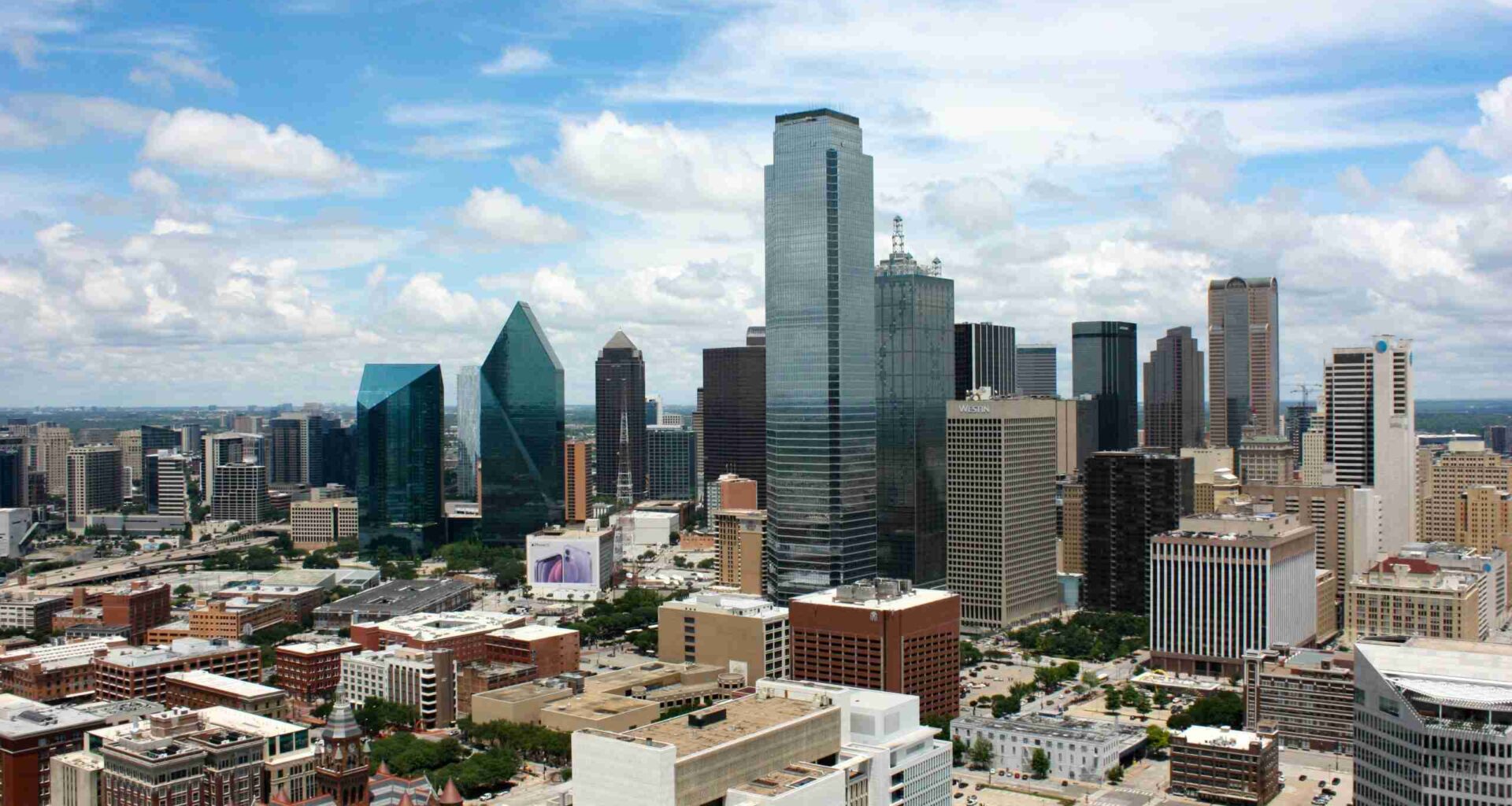 Dallas Stars' Salary Cap Strategy: Lessons from European Hockey Markets