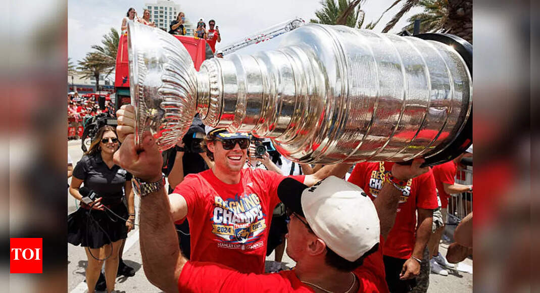 Stanley Cup travels from Florida to Canada, making stops to motivate fans along the way | NHL News