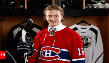 Michael Pezzetta wins over Maple Leafs fans with surprise visit to Youth Hockey camp | NHL News