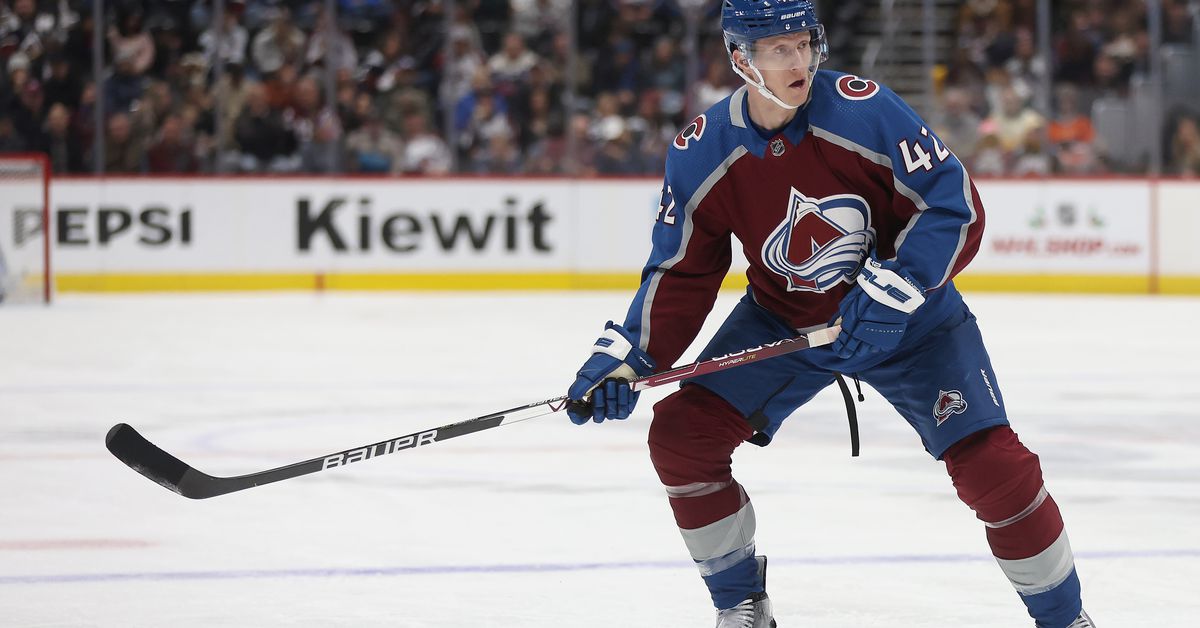 Avalanche extend Josh Manson through 2027-28