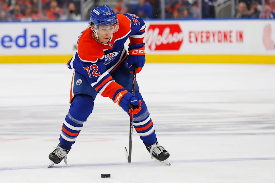 Edmonton Oilers forward Sam O'Reilly (72) carries the puck against the Winnipeg Jets at Rogers Place.Perry Nelson-Imagn Images