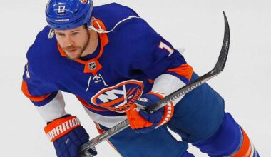 Matt Martin emotional in return to Islanders ice