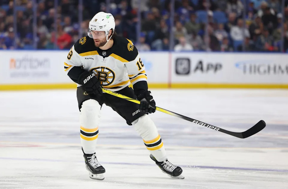 Boston Bruins center Pavel Zacha (18) looks for the puck against the Buffalo Sabres.Timothy T&period; Ludwig-Imagn Images