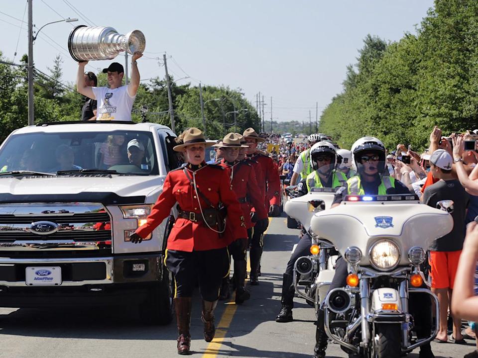  Pittsburgh Penguin captain Sidney Crosby lifts the Stanley Cup over his head as thousands of hockey fans watch in Cole Harbour, Nova Scotia, Saturday, July 16, 2016.