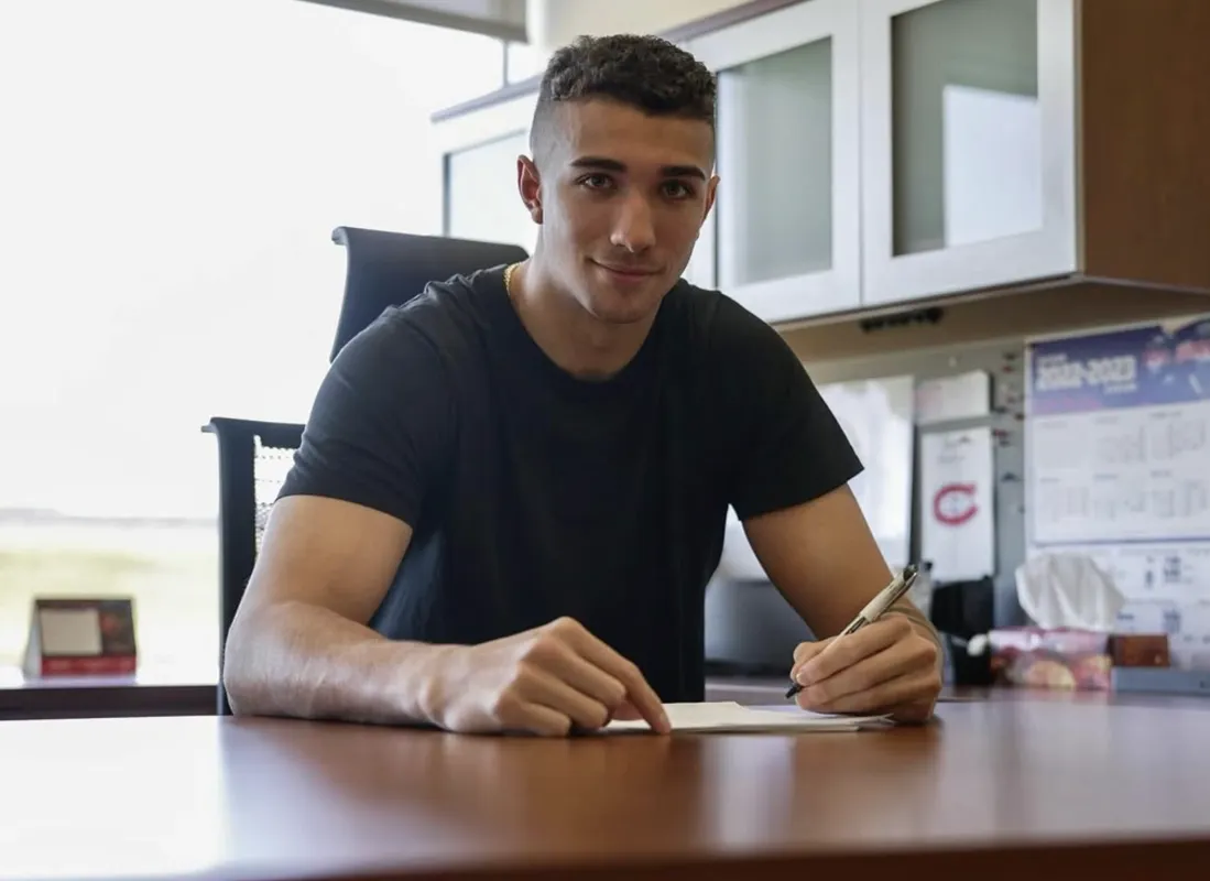 42 millions de dollars: Logan Mailloux crée la commotion à St-Louis