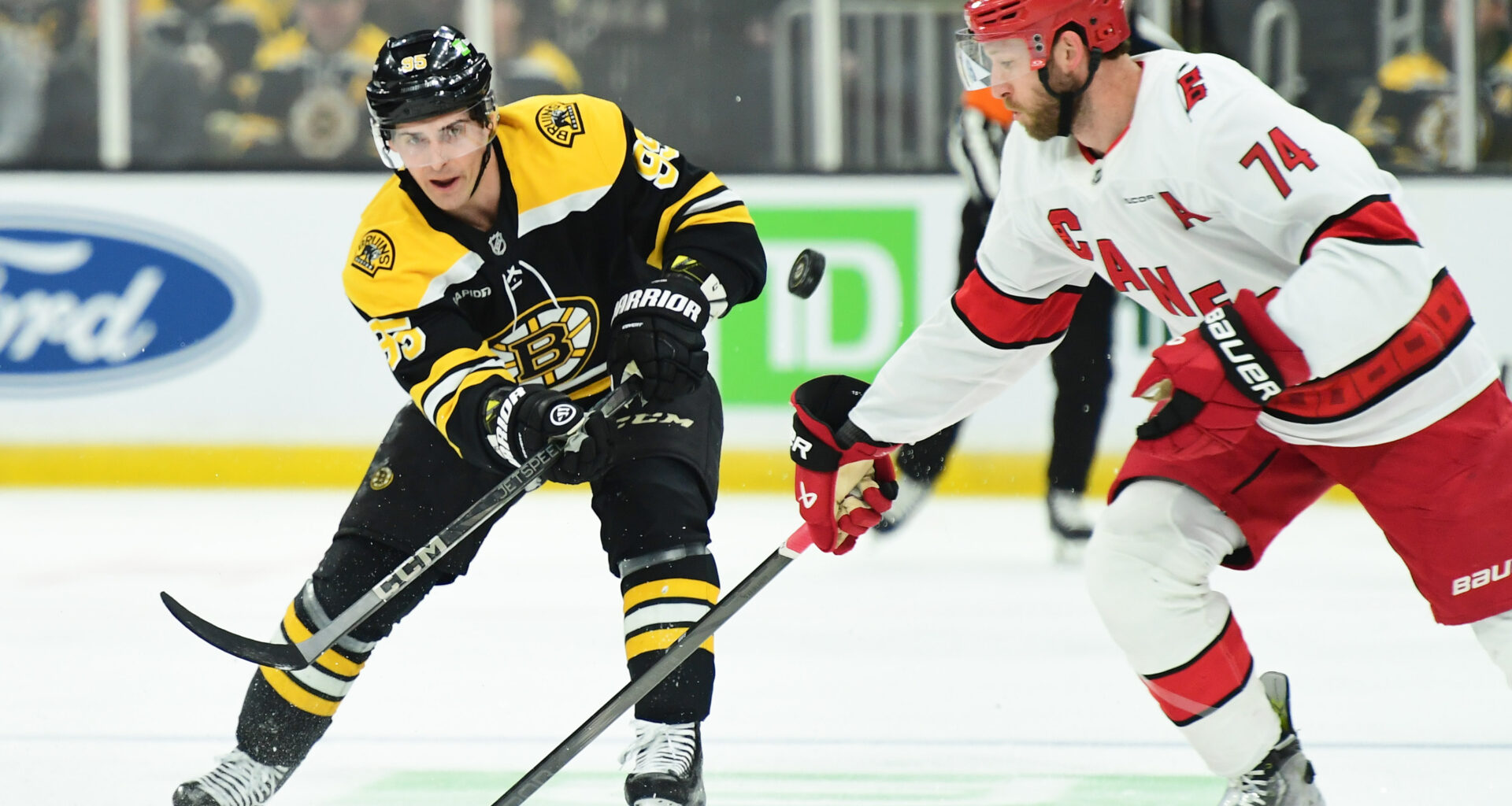 Maple Leafs Officially Sign Veteran Forward to Boost Lineup Depth