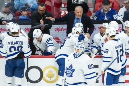 Toronto Maple Leafs head coach Craig Berube talking to his team during a timeout.