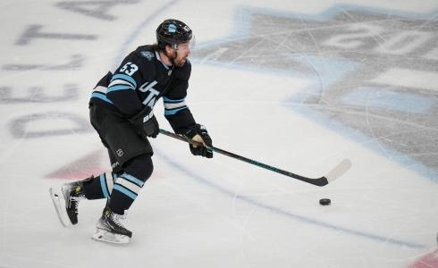 Michael Carcone with the Utah Mammoth.